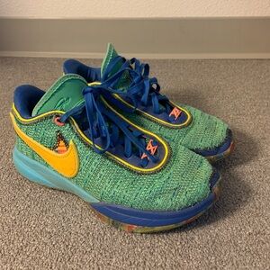 Nike LeBron 20 SE (Special Edition) Kaleidoscope Youth/Grade School Size 6.5